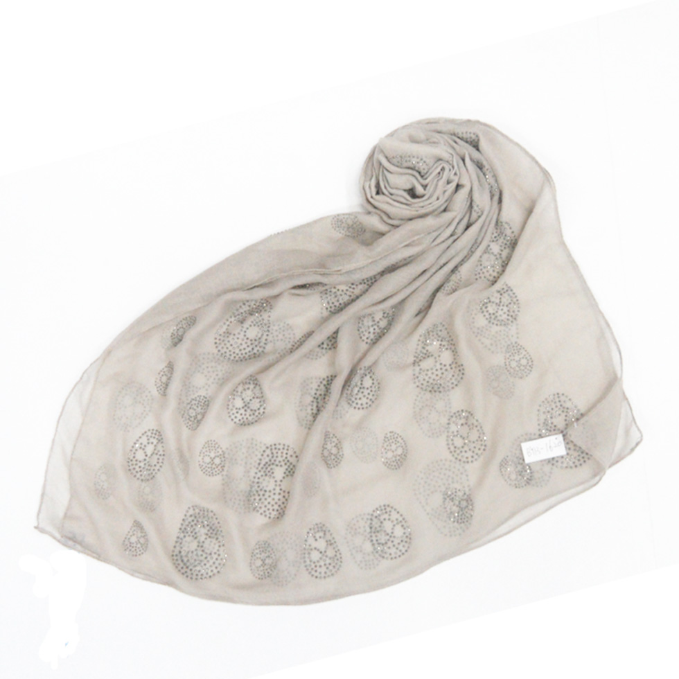 Scarf with hot drilling skull 