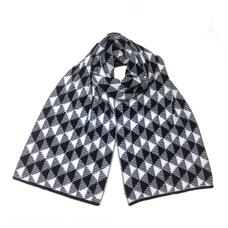 Fashion knitted scarf