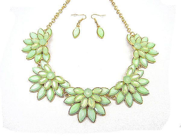 fashion beautiful necklace