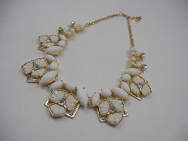 fashion beautiful necklace