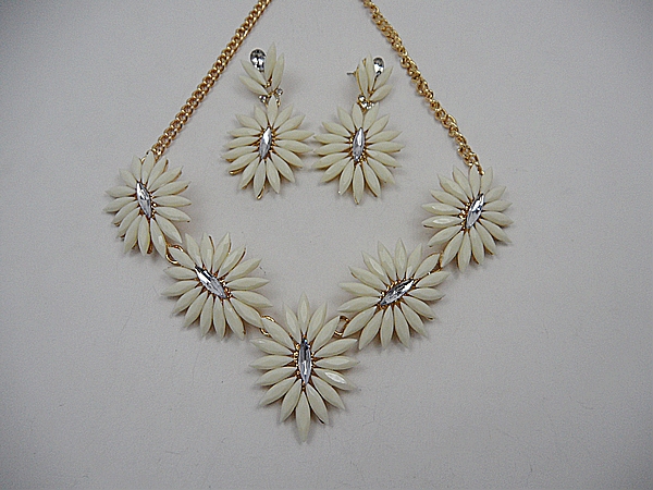 fashion beautiful necklace set