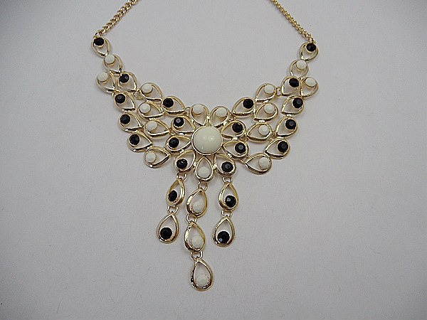 fashion beautiful necklace