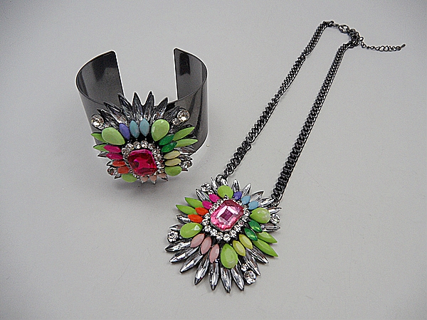 fashion beautiful necklace