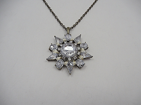 fashion beautiful necklace