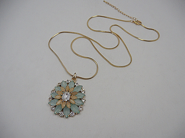 fashion beautiful necklace