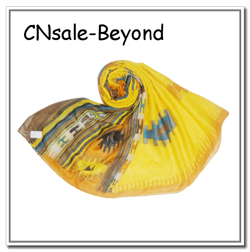 GEOMETRIC SCARF