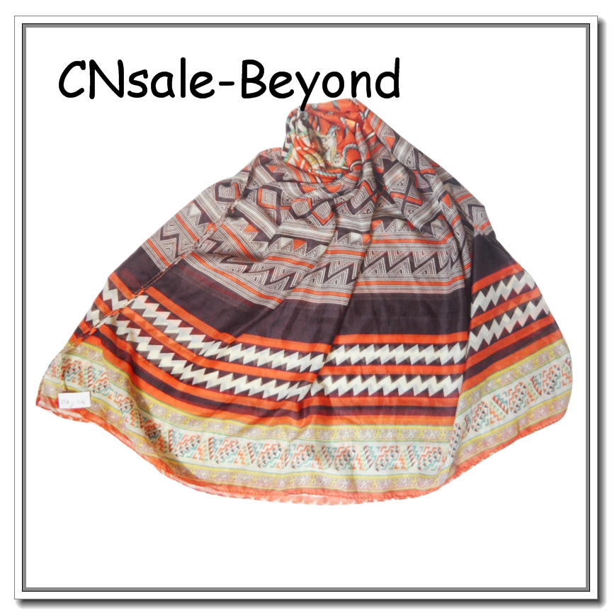 GEOMETRIC SCARF