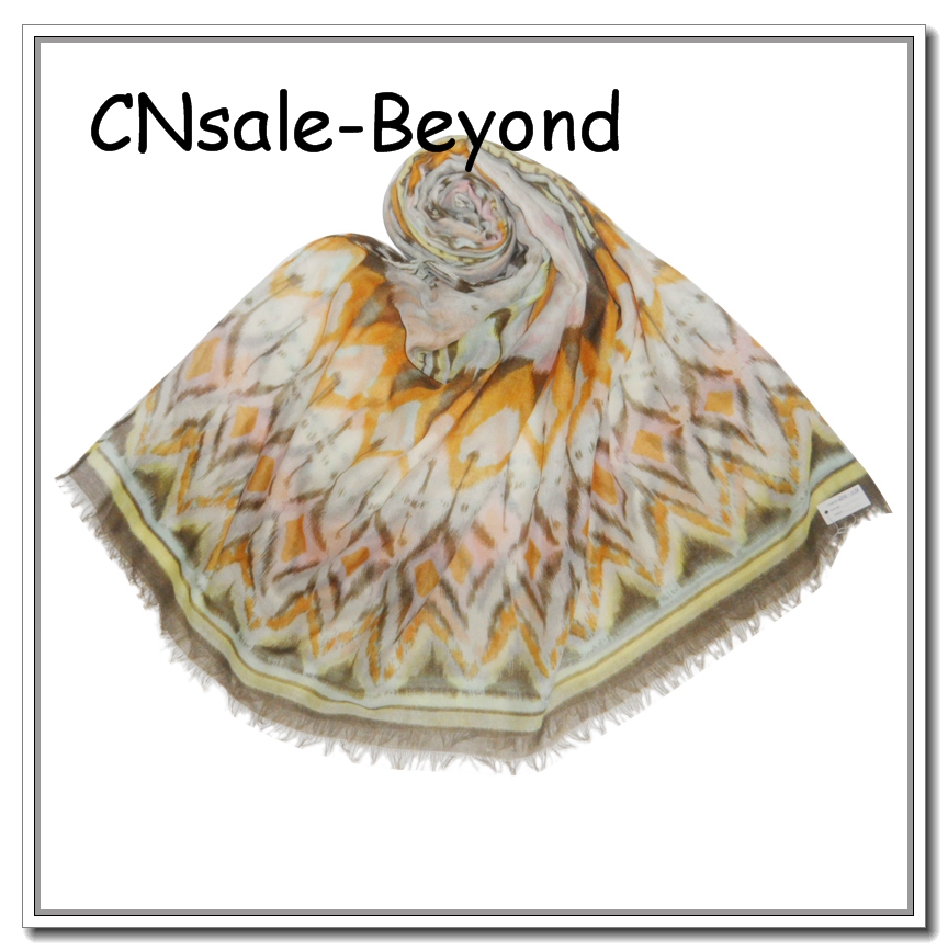 GEOMETRIC SCARF