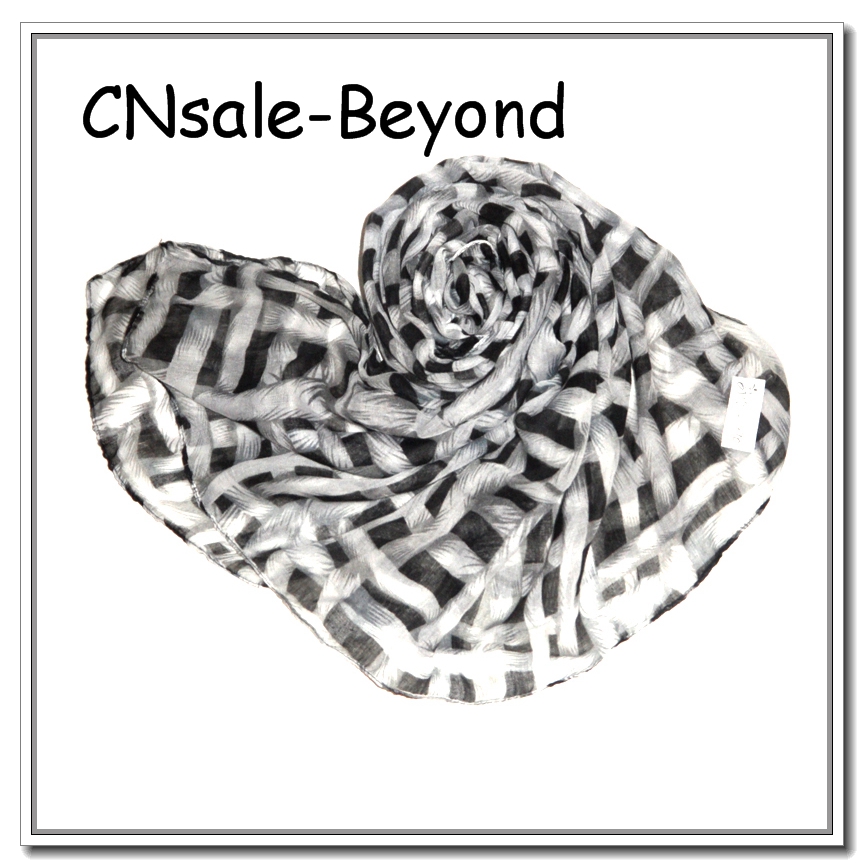 NOSTALGIA STRIP SCARF