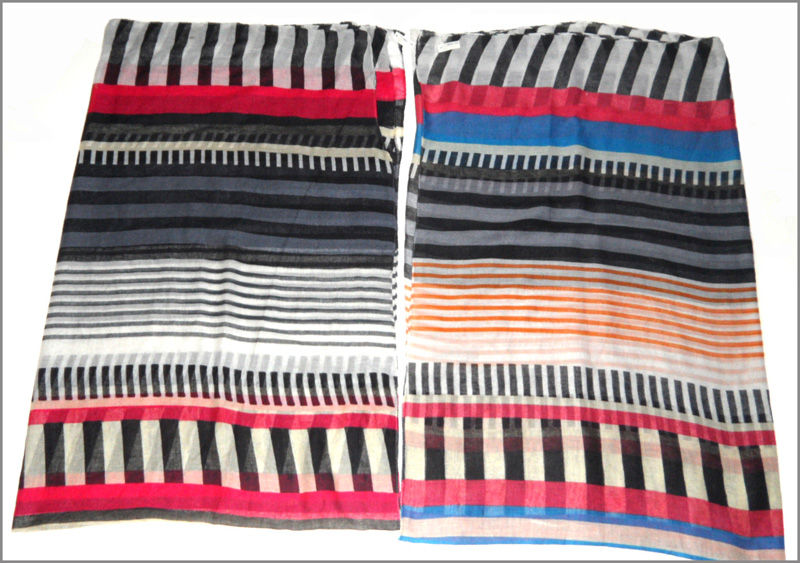 Printed fashionable color scarf, available in various colors, available in various colors and sizes