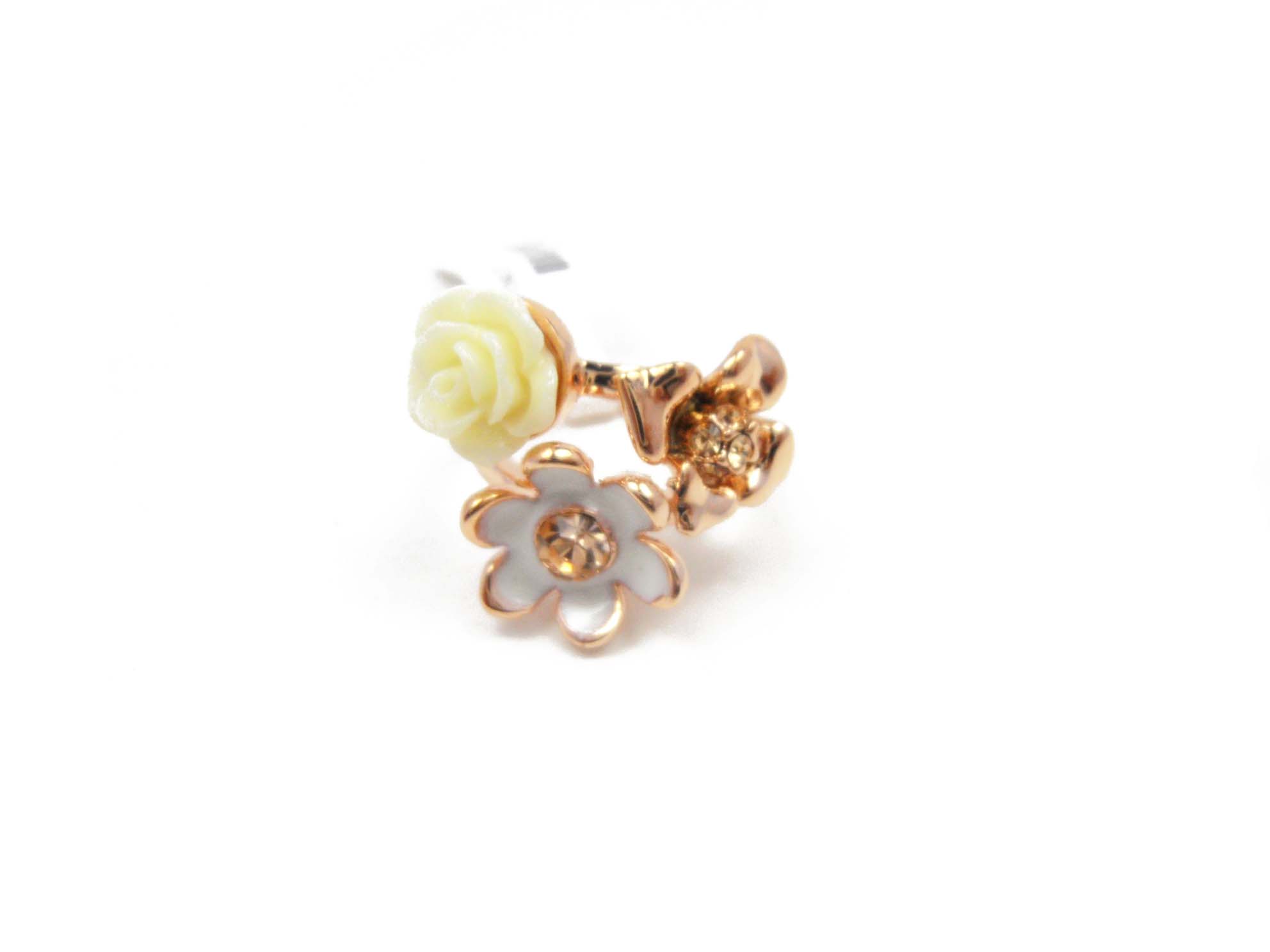 Fashion jewelry made of epoxy,zinc alloy,plastic and glass,available in various designs