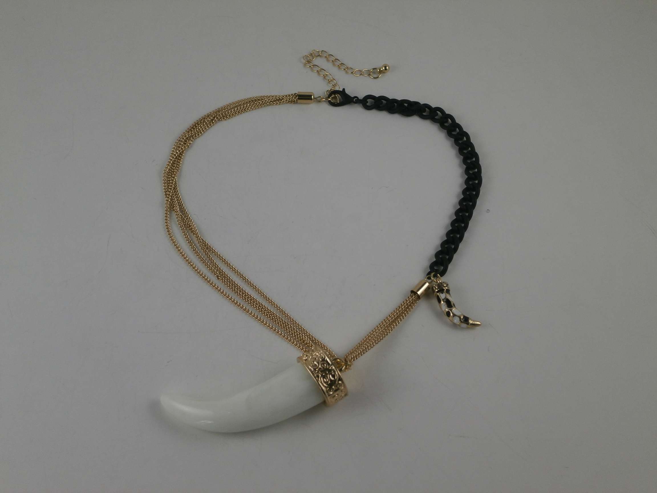 fashion beautiful necklace